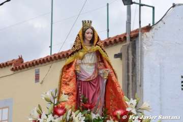 Santa Bárbara luce manto nuevo en la procesión de Lomo Catela (Foto Francisco Javier Santana)
